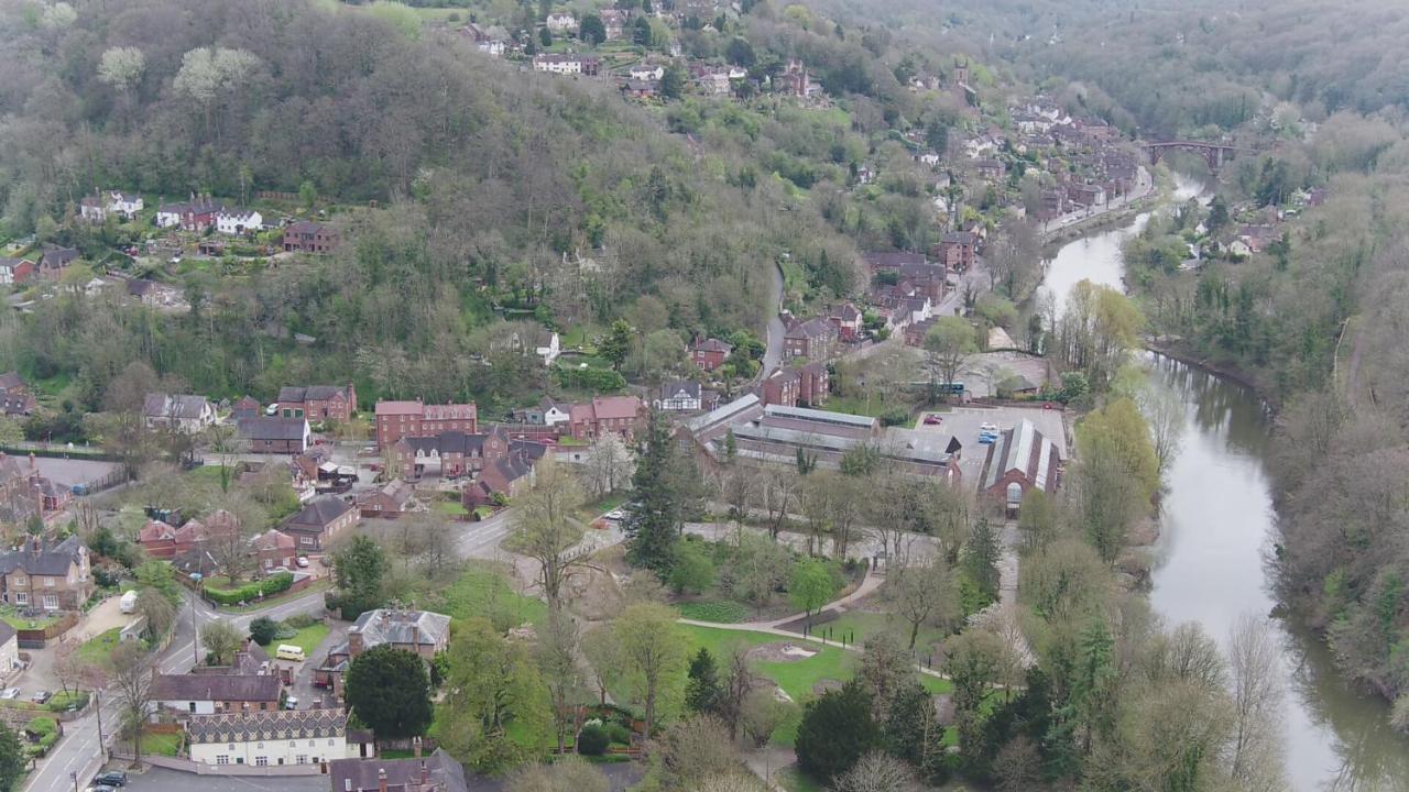 School Path Ironbridge Home With Roof Terrace エクステリア 写真