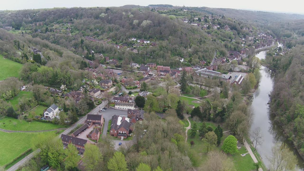 School Path Ironbridge Home With Roof Terrace エクステリア 写真